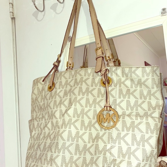 Michael Kors Handbags - Michael Kors Purse